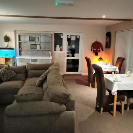 Maen Hir Hotel Menai Bridge Buitenkant foto
