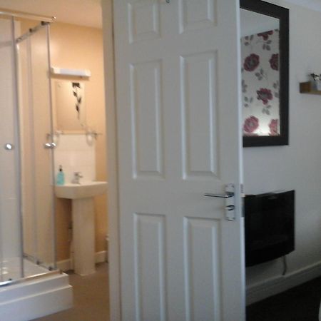 Maen Hir Hotel Menai Bridge Buitenkant foto