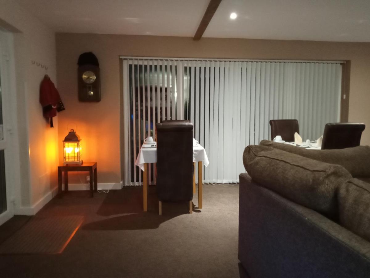 Maen Hir Hotel Menai Bridge Buitenkant foto