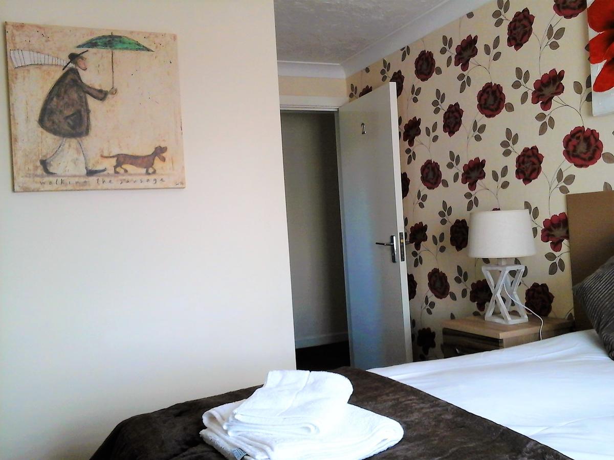 Maen Hir Hotel Menai Bridge Buitenkant foto