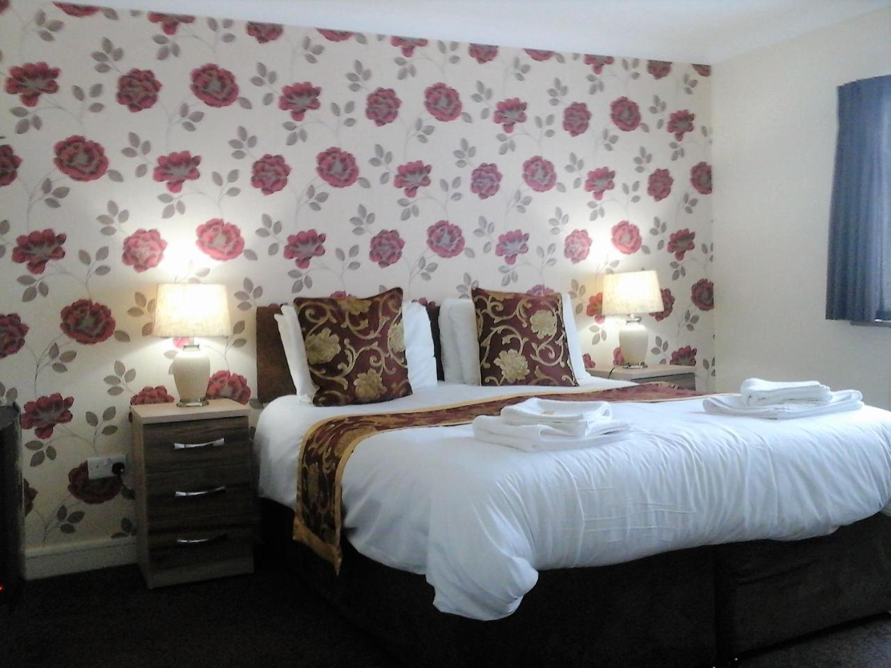 Maen Hir Hotel Menai Bridge Buitenkant foto