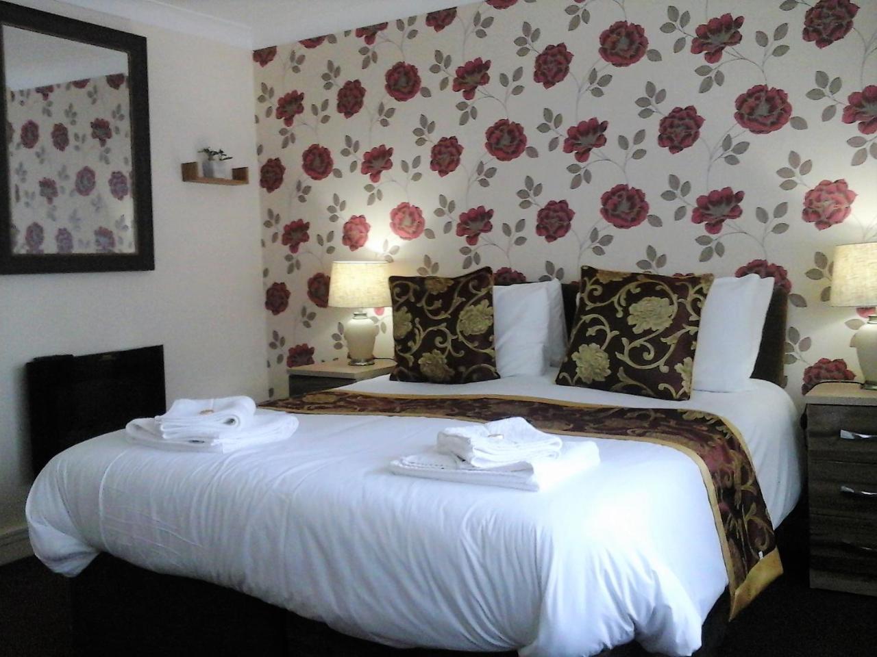 Maen Hir Hotel Menai Bridge Buitenkant foto