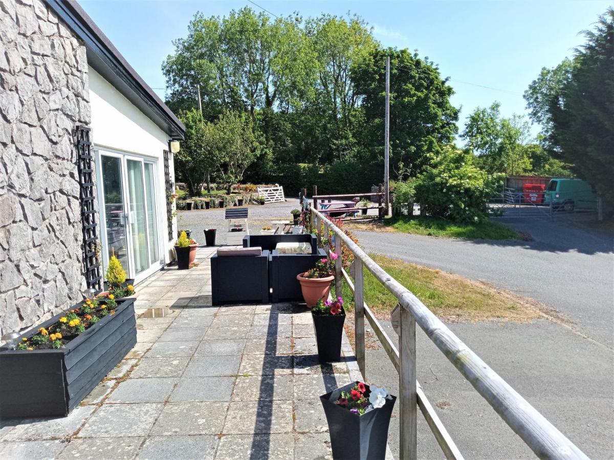 Maen Hir Hotel Menai Bridge Buitenkant foto